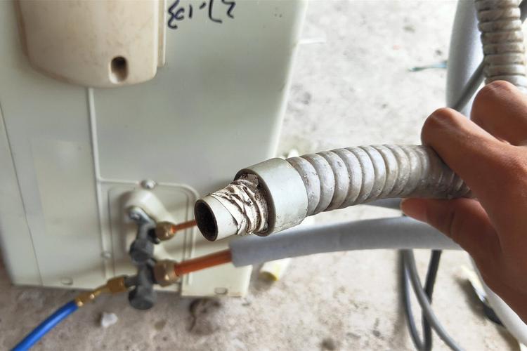 惊悚！维修空调竟引发爆炸！夏季空调使用安全警示！ 家庭维修