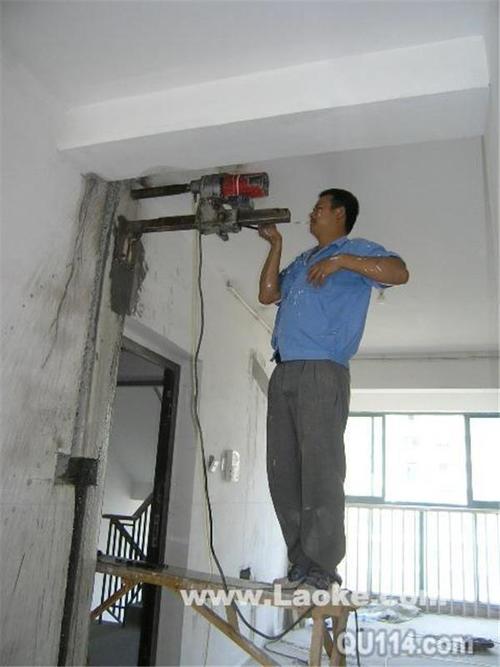 轻松解决家居难题_空调维修打孔，一招教你省心又省力！ 家庭维修