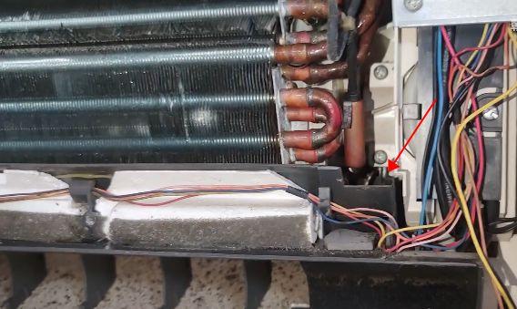 以下是一篇关于空调维修口滴水的文章： 家庭维修