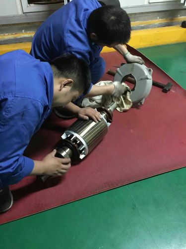 夏日空调砸顶维修记:技术革新与人文关怀的完美融合 家庭维修 夏日空调砸顶维修记:技术革新与人文关怀的完美融合 家庭维修