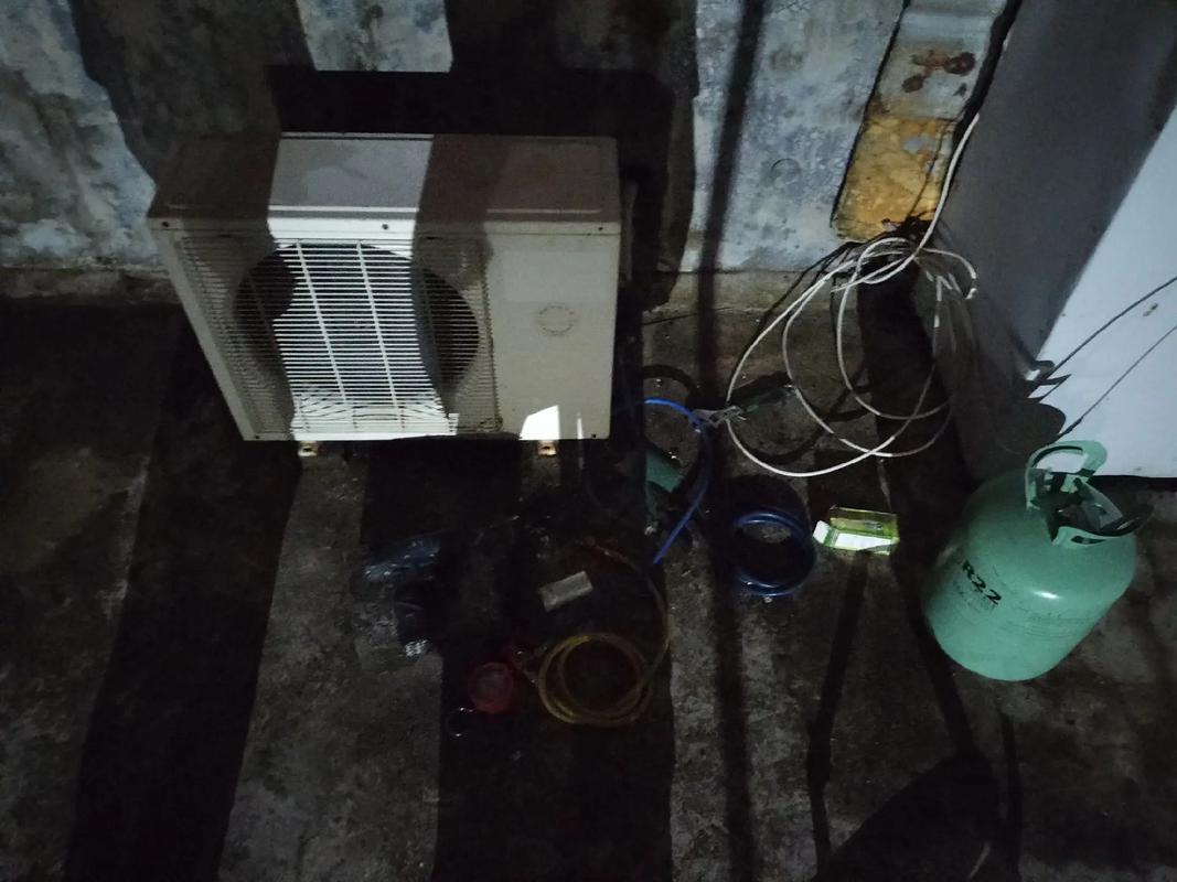 夜幕降临，空调维修坚守到最后 家庭维修