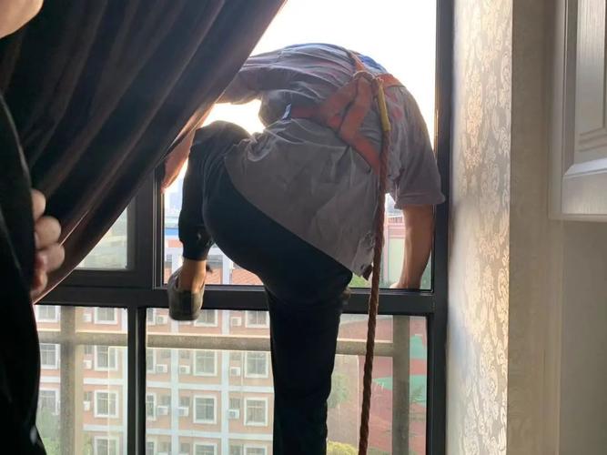 悬浮空调维修：科技之翼，守护夏日清凉 家庭维修