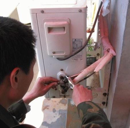 揭开空调维修行业的暗访真相：品质与诚信的拷问 家庭维修