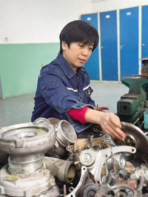 空调女维修员：新时代女性力量的崛起 家庭维修