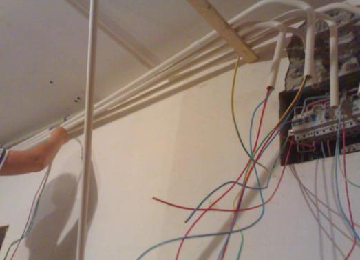 空调电线维修：守护夏日清凉的“生命线” 家庭维修