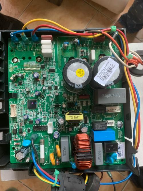 空调维修专家小尹：制冷时代的守护者 家庭维修