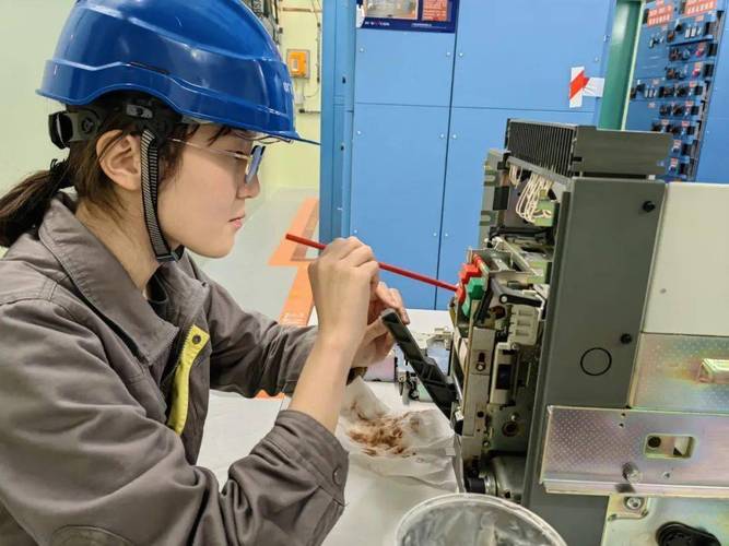 空调维修中的女性力量：细腻与技术并存的时代之光 家庭维修