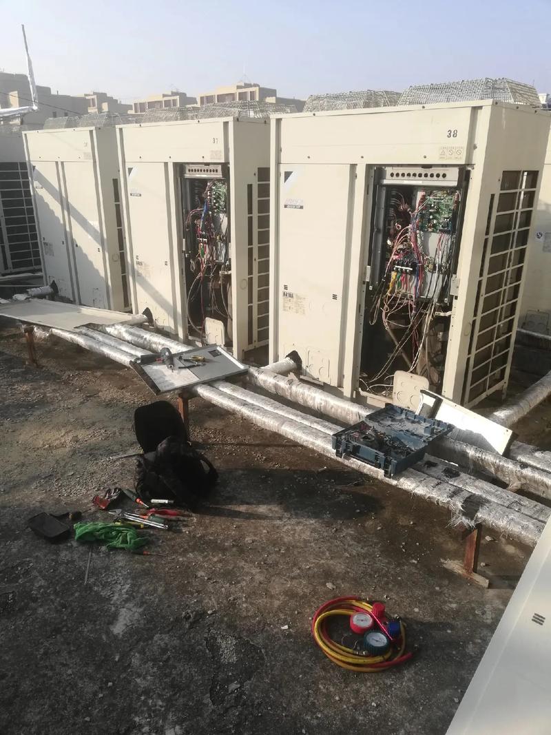 空调维修军哥：暖风冷雨中的“空调守护神” 家庭维修