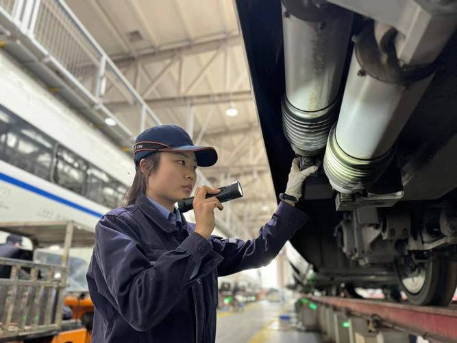 线型空调维修口：守护清凉的隐形守护者 家庭维修