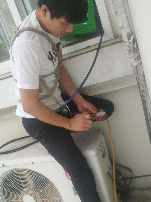 自动空调维修工：守护夏日清凉的幕后英雄 家庭维修