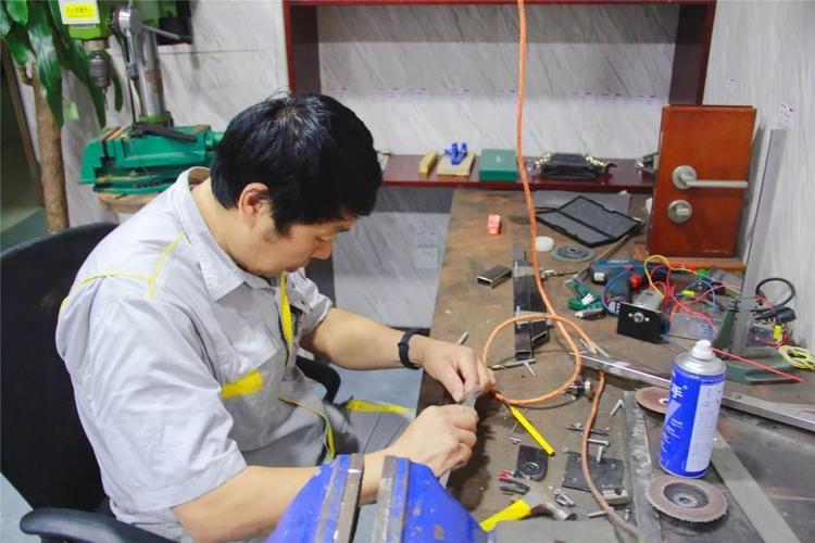 阿宾维修记：空调维修中的匠心独运 家庭维修