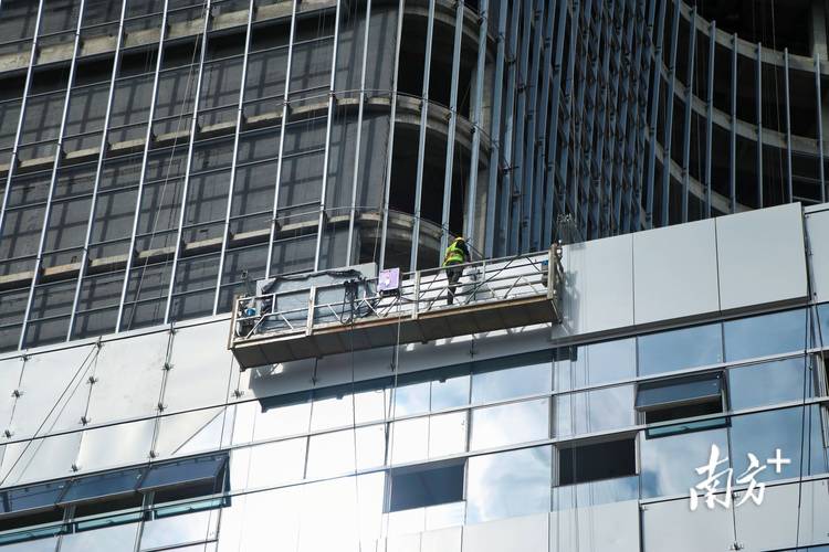 高空作业新篇章：租吊篮维修空调，绿色环保的智慧升级 家庭维修