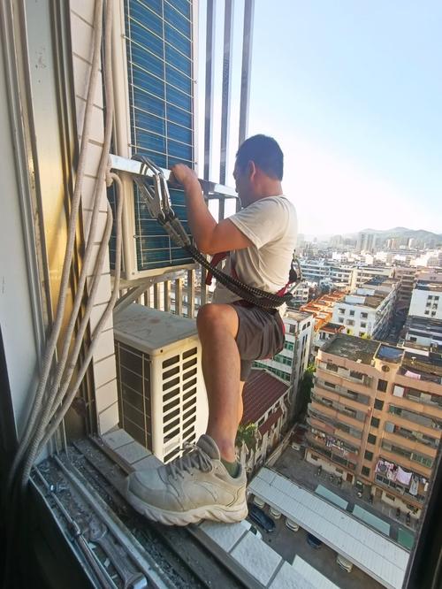 高空维修：空调行业的“空中飞人”挑战 家庭维修