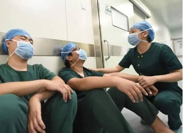 空调维修工的坚守与智慧：介绍夏季清凉背后的辛勤付出 家庭维修