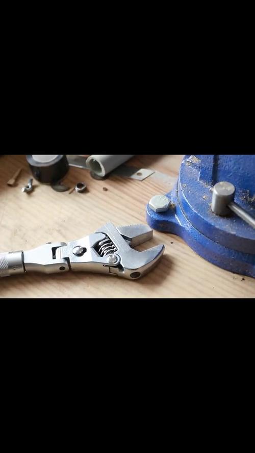 空调维修:扳手的魔力与专业技术的结合 家庭维修 空调维修:扳手的魔力与专业技术的结合 家庭维修